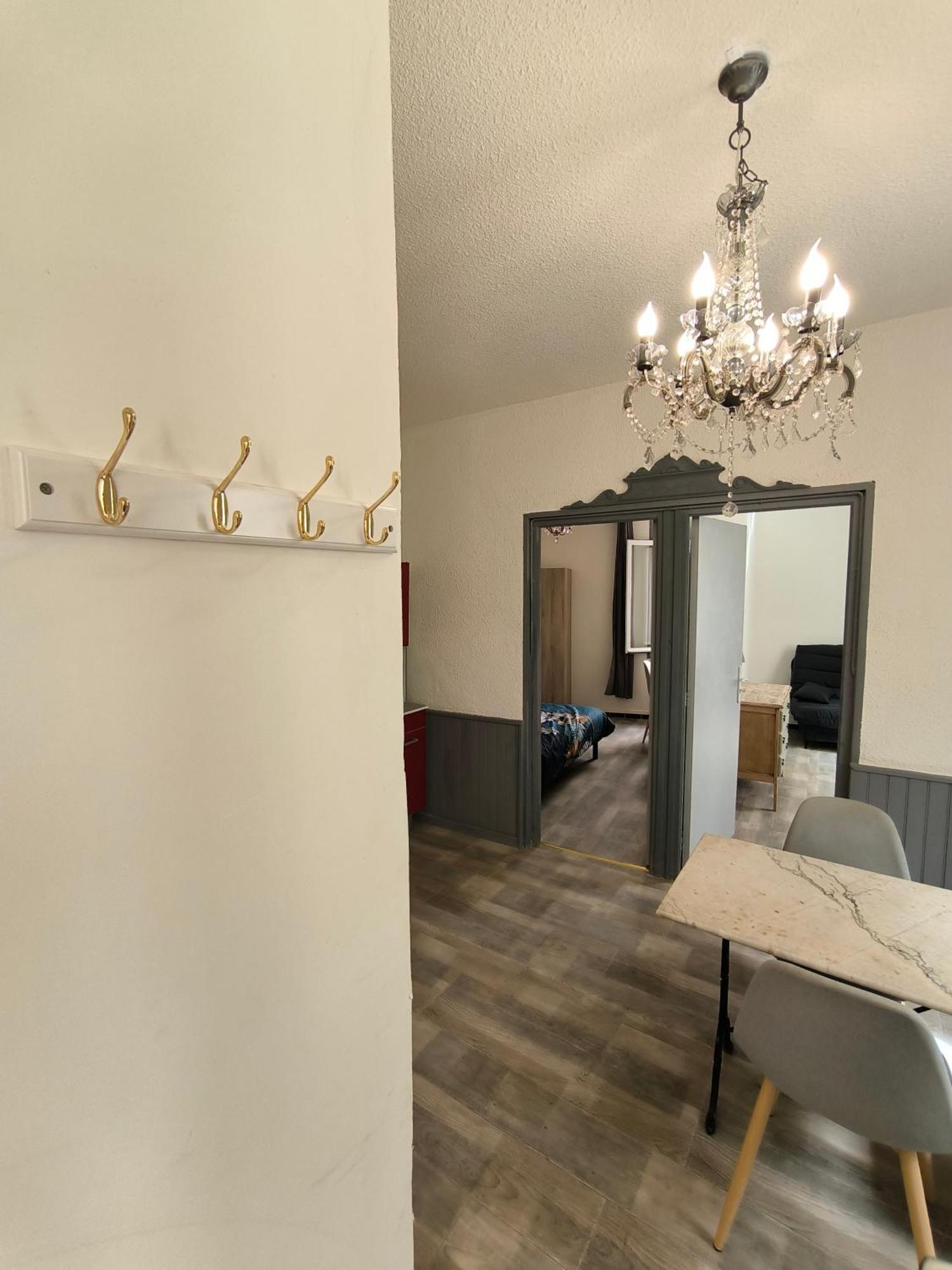 Appartement Chaleureux Dans Le Centre De *