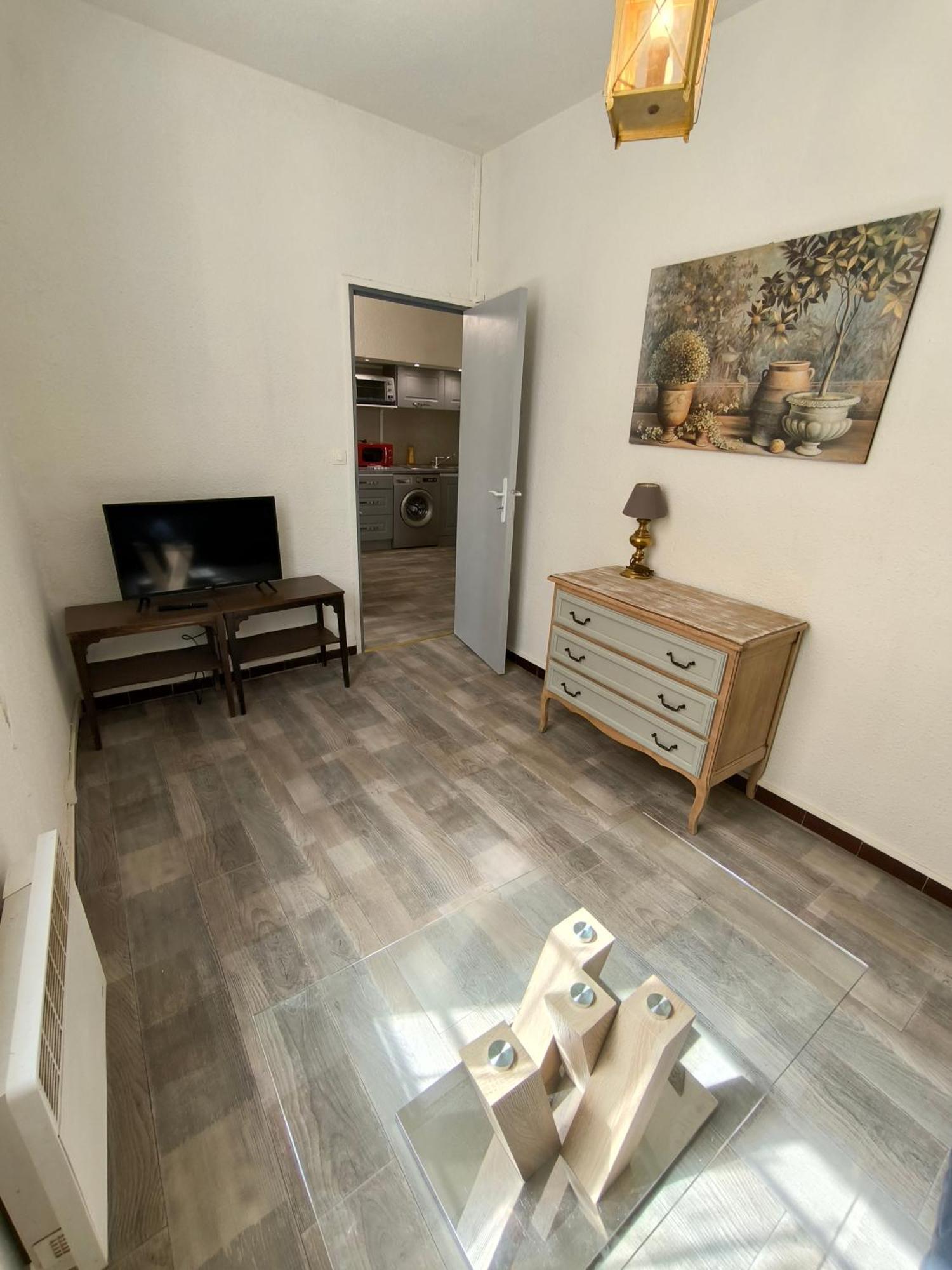Appartement Chaleureux Dans Le Centre De *